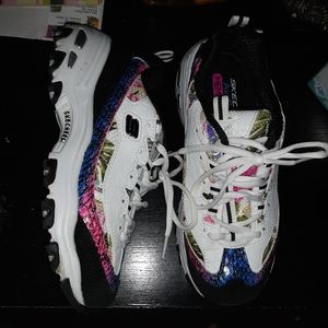 Sketchers size 7